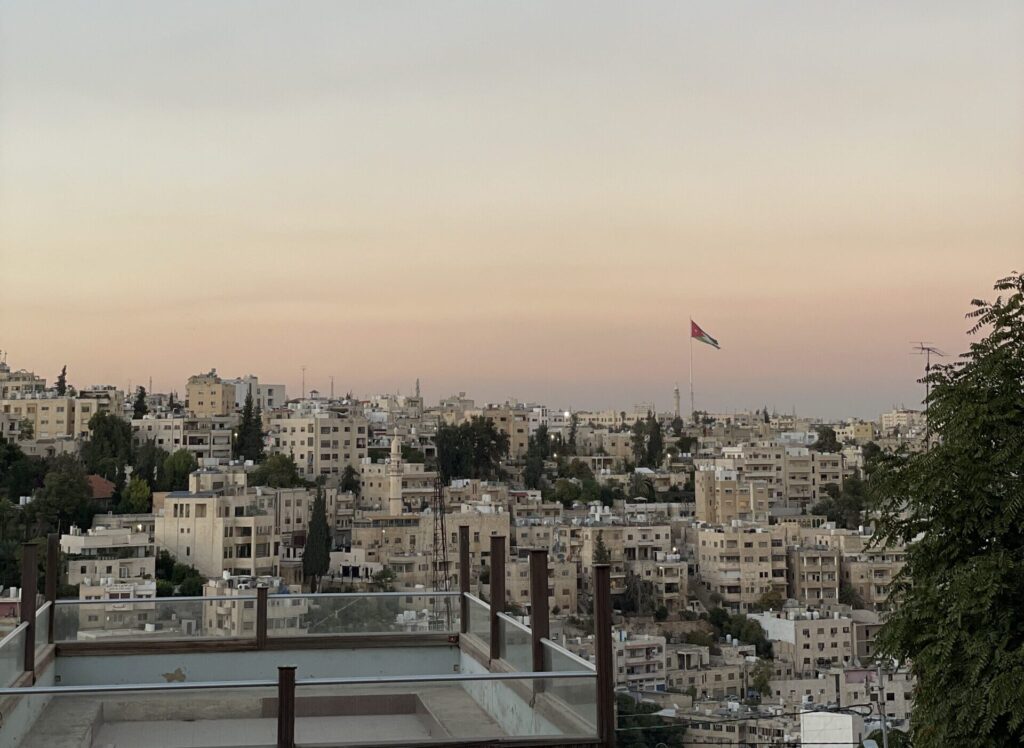 vistas desde rainbow street en el centro de Amman en la ruta por Jordania