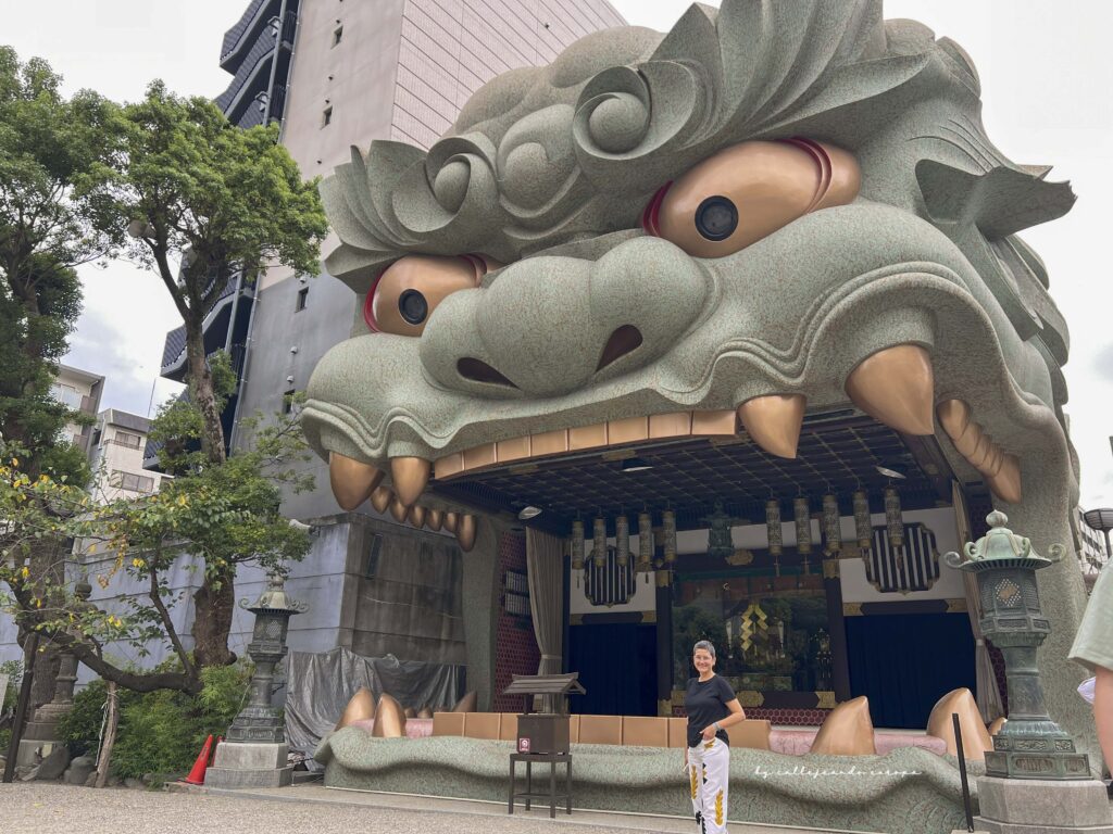 TEMPLO YASAKA NAMBA EN OSAKA JAPÓN