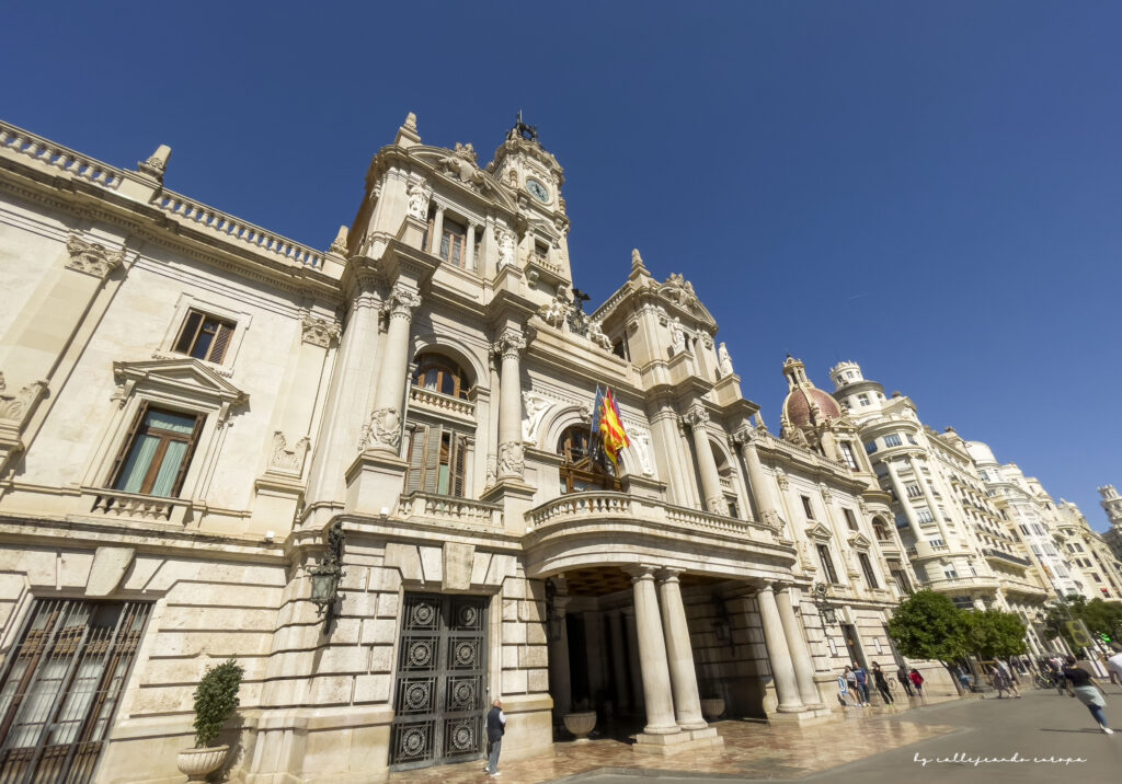 Fachada del Ayuntamiento de Valencia en la Plaza del Ayuntamiento