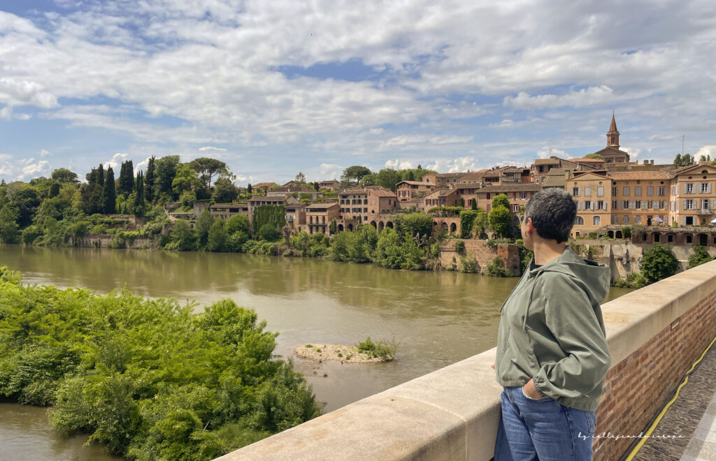 Puente Viejo de Albi sobre el río Tarn con vistas a la catedral y el casco histórico