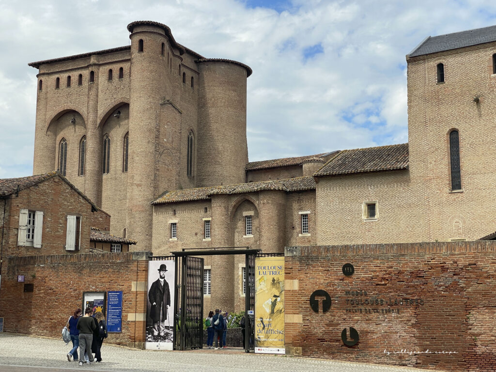 Entrada del Museo Toulouse-Lautrec en el Palacio de la Berbie, en vuestra visita a Albi.