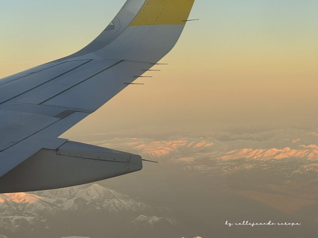 Avión despegando hacia la Costa Oeste de Estados Unidos, inicio de la ruta por California y Arizona