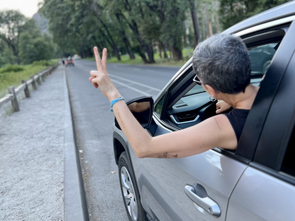 Coche de alquiler en ruta por la Costa Oeste de Estados Unidos