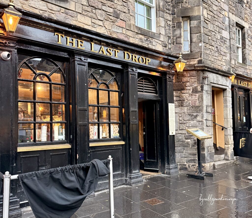 THE LAST DROP, UNO DE LOS PUBS MÁS BONITOS DE EDIMBURGO