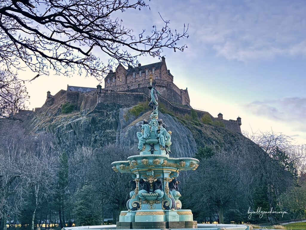 VISTA DEL CASTILLO DE EDIMBURGO DESDE ROSS FOUNTAIN