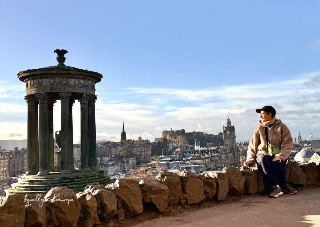 DESDE CALTON HILL TENEMOS UNA DE LAS MEJORES VISTAS DE EDIMBURGO