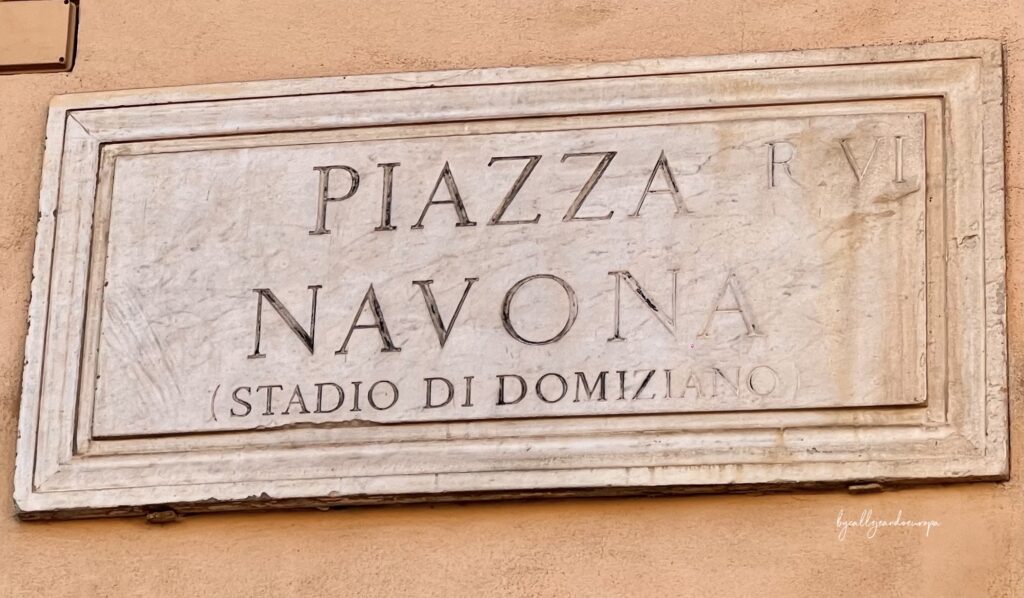 Placa de la Piazza Navona en Roma sobre el antiguo Estadio de Domiciano