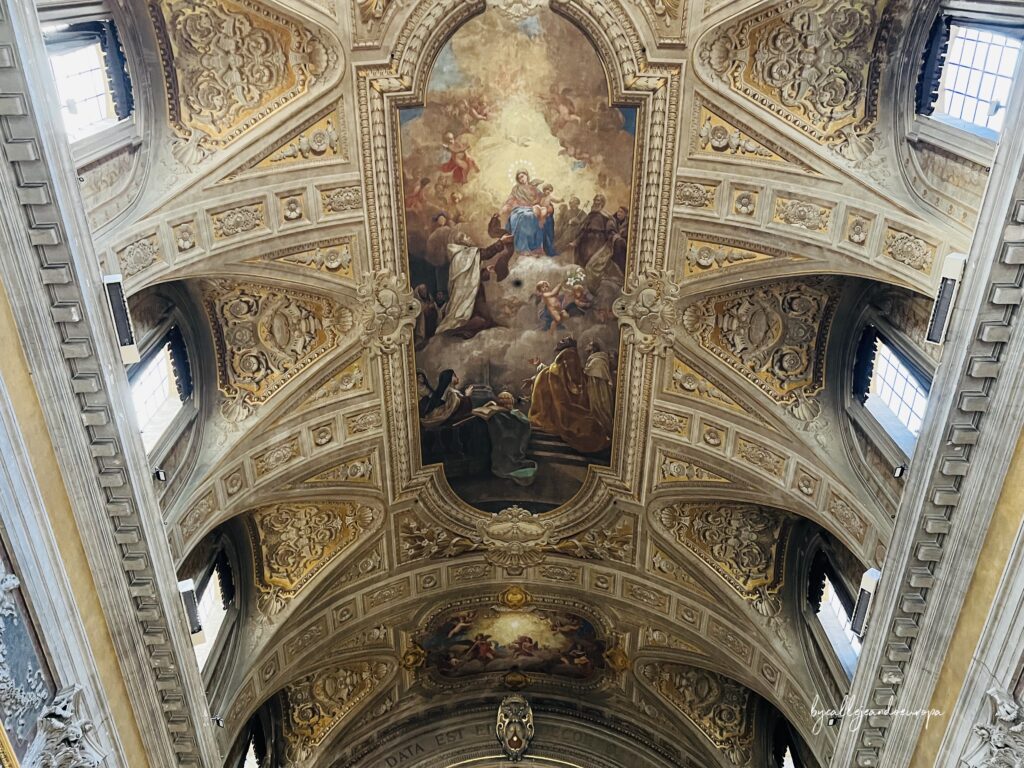 Bobeda de la nave central de Santa María in traspontina en Roma