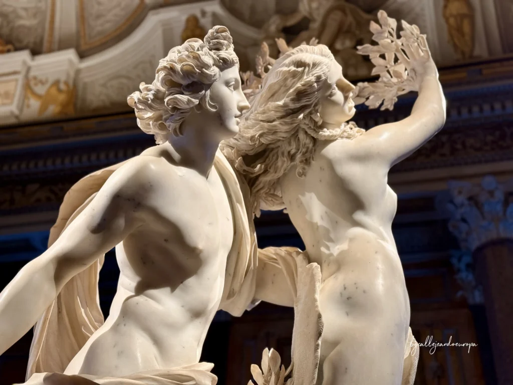 Escultura Apolo y Dafne de Bernini en la Galería Borghese de Roma