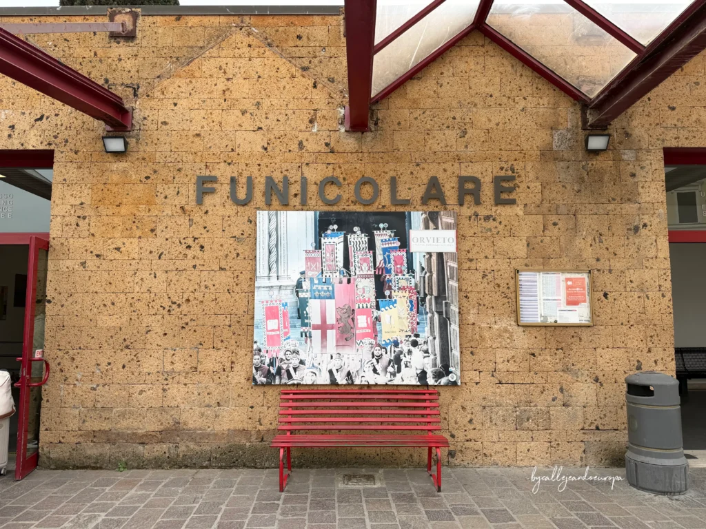 funicular de Orvieto conectado con la estación de tren