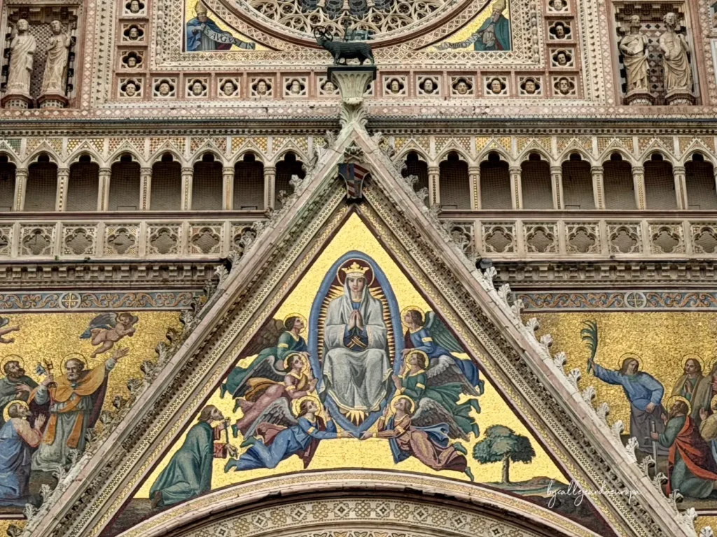 Mosaicos de la fachada de la Catedral de Orvieto