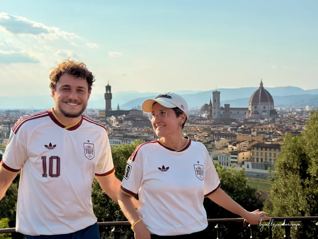 Callejeando Europa en Piazzale Michelangelo con vistas panorámicas de Florencia al atardecer