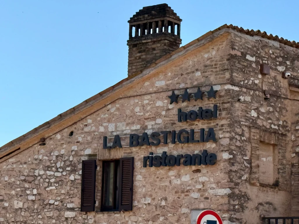 Exterior del Hotel La Bastiglia, alojamiento con encanto en Spello