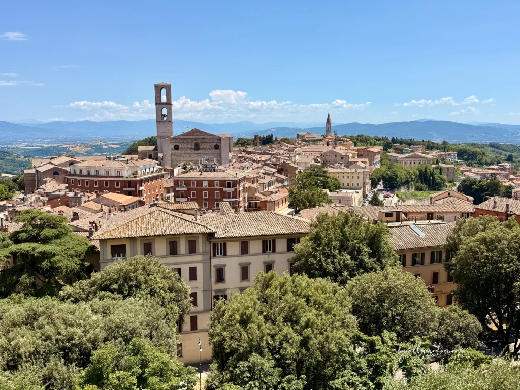 Vista de Perugia, ciudad medieval y capital de Umbría en Italia
