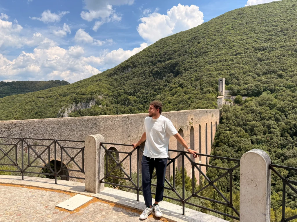 Ponte delle Torri de Spoleto, histórico puente medieval con vistas al valle de Umbría