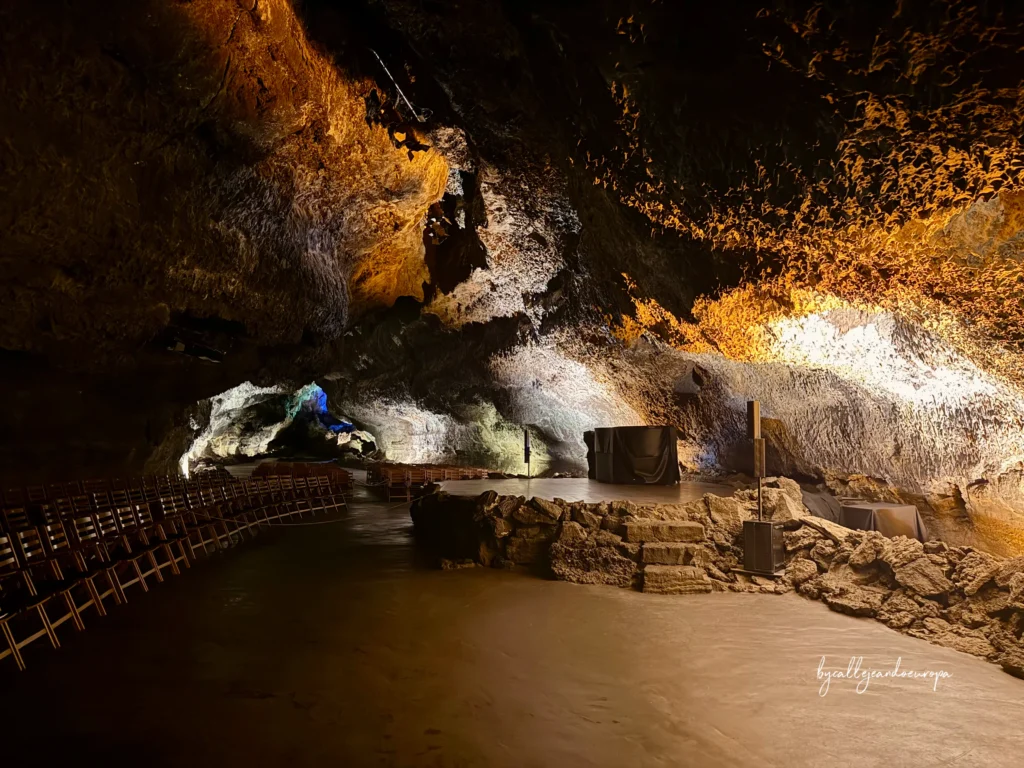 Auditorio natural de la Cueva de los Verdes, uno de los lugares imprescindibles que ver en Lanzarote en 4 días