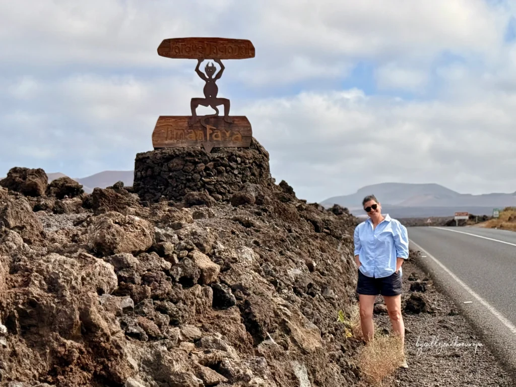 Cartel de entrada al Parque Nacional de Timanfaya en Yaiza, Lanzarote