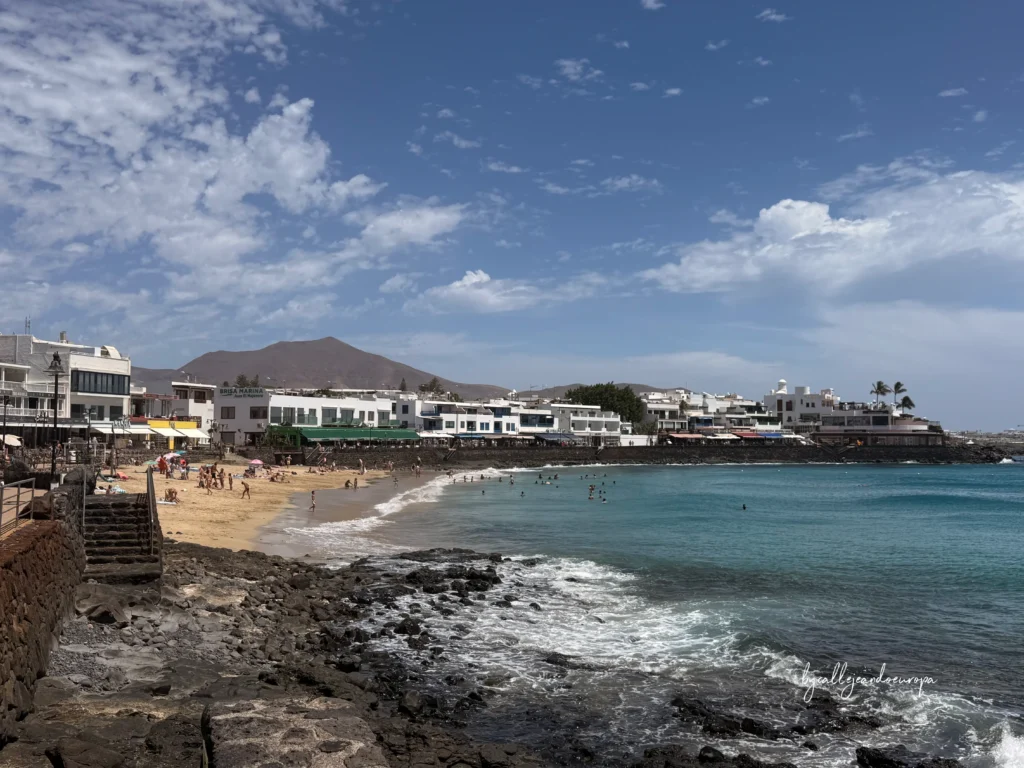 Paseo marítimo y puerto de Playa Blanca, sur de Lanzarote