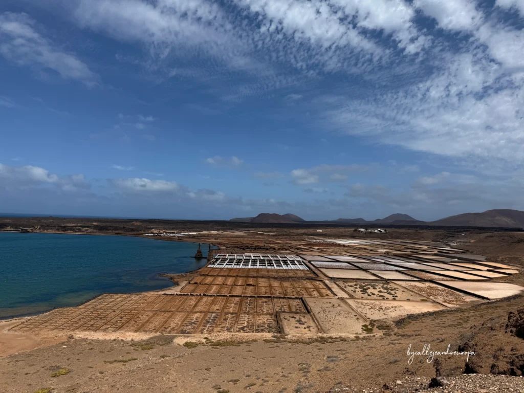 Balsas de las Salinas de Janubio, las más extensas de las Islas Canarias