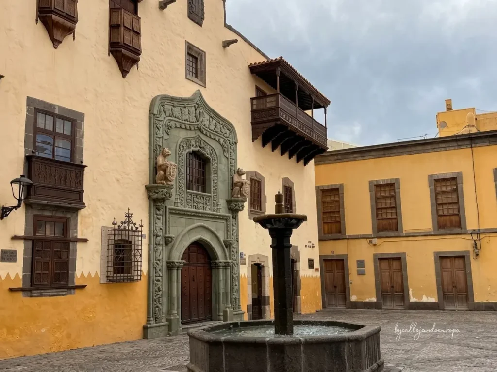 Entrada de la Casa de Colón en el barrio de Vegueta, Las Palmas de Gran Canaria