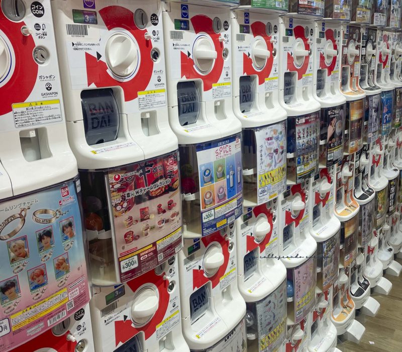 MAQUINAS DE GACHAPON TÍPICAS MÁQUINAS DE GACHAPONES EN OSAKA JAPÓN