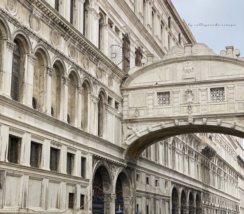 PUENTE DE LOS SUPIROS EN VENECIA